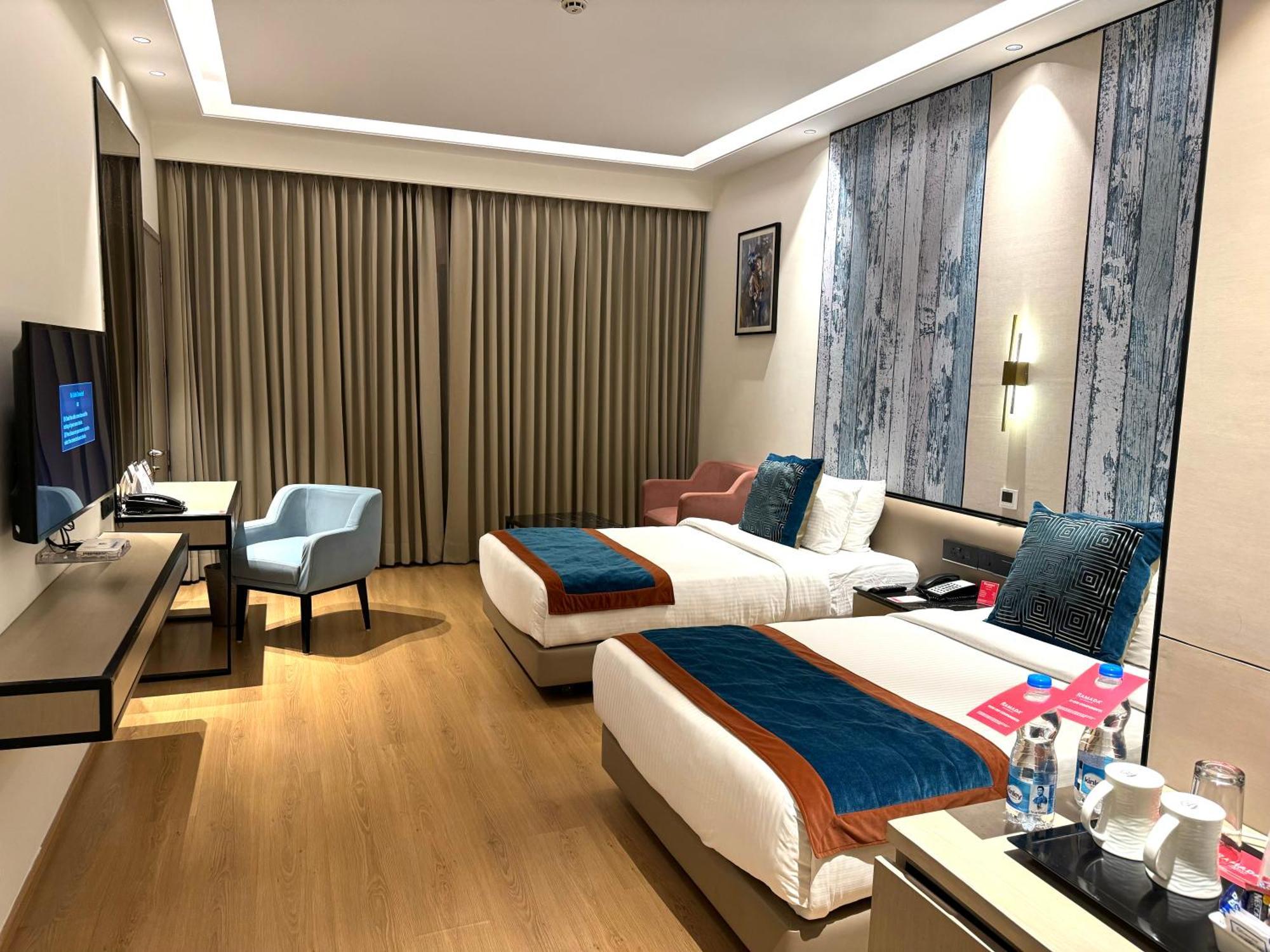 รามาดา บาย วินด์แฮม ชลันธร ซิตี้เซ็นเตอร์ Hotel ชลันธระ ภายนอก รูปภาพ
