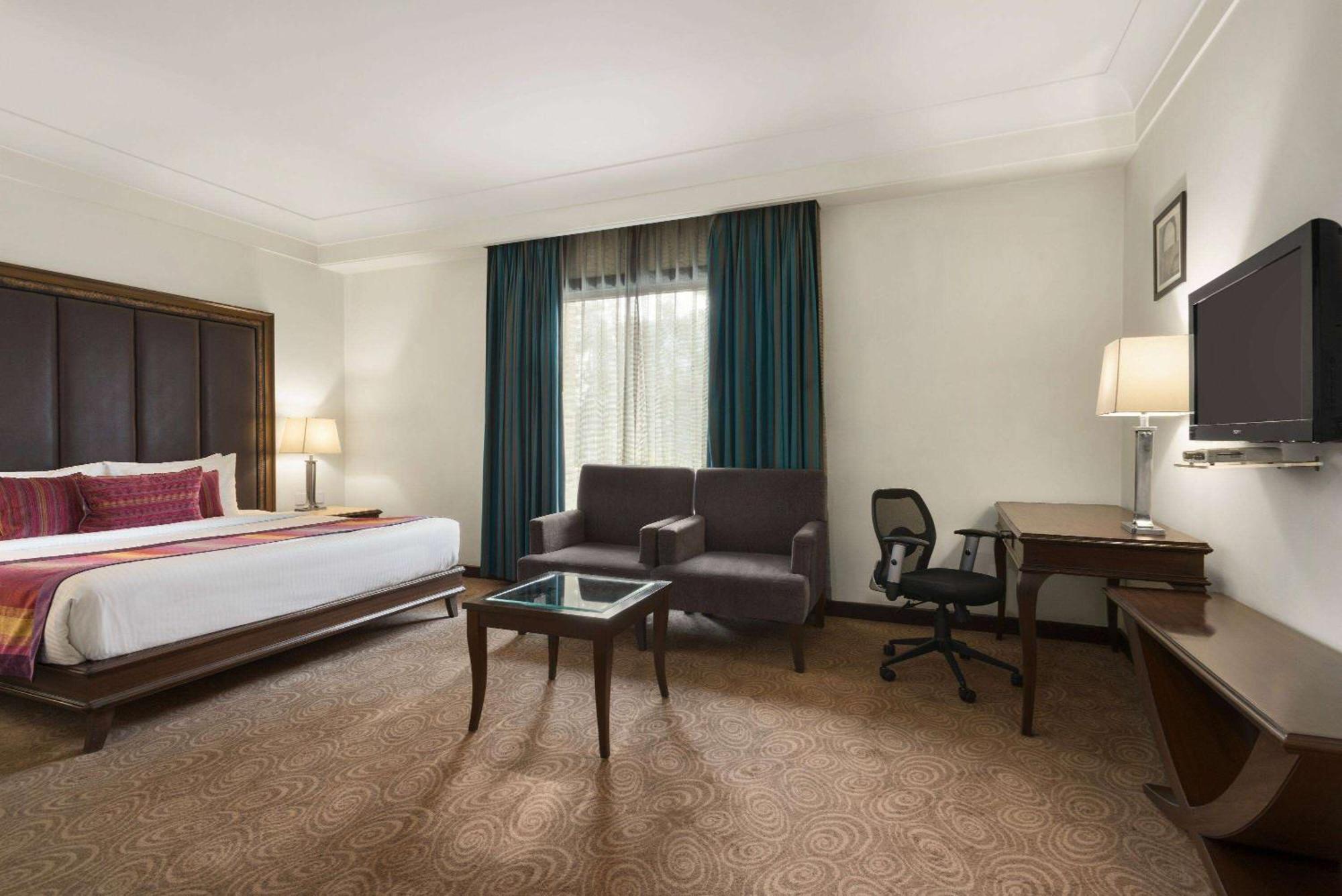 รามาดา บาย วินด์แฮม ชลันธร ซิตี้เซ็นเตอร์ Hotel ชลันธระ ภายนอก รูปภาพ